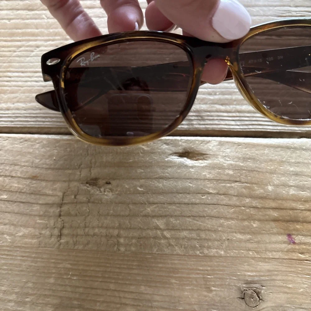 Pre-owned Ray-Ban Junior sunglasses. Scratched lenses; good frame. See photos.